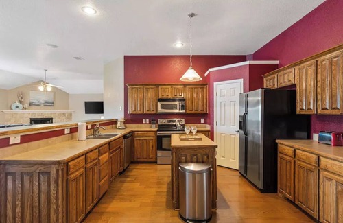 Watauga House | Spacious Home. Pool. Hot Tub. Grill. Pool Table. 4 Bed. 2 Bath.