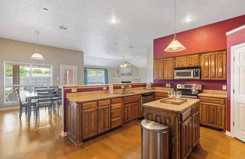 Watauga House | Spacious Home. Pool. Hot Tub. Grill. Pool Table. 4 Bed. 2 Bath.