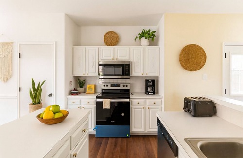 North Central Carrollton House | Spacious home~quiet neighborhood ~ nr downtown