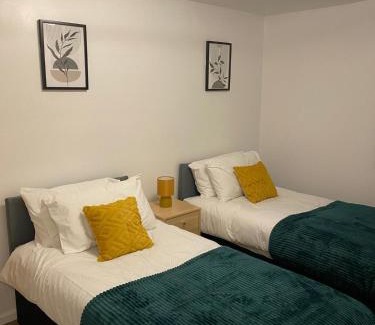 Harlow House | Spacious Home , Sleeps 7, Free Parking , Harlow