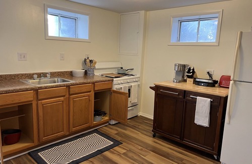 Belle Haven House | Spacious Home w/Free Parking-Close to Old-town Alexandria and DC!