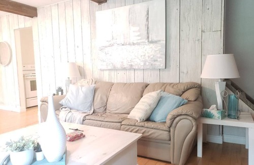 Lambton Shores House | Spacious home with great beach access