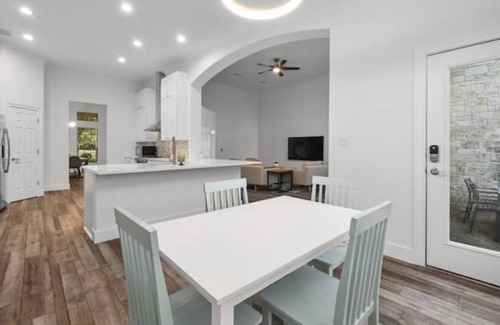 West Oak Hill House | Spacious Home with Casita: Resort-Style Pool, Gazebo, 2 Full Kitchens, 2 acres