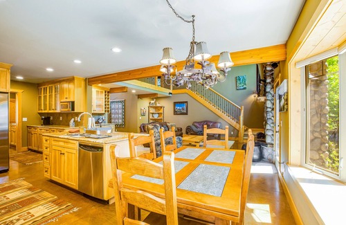 Ronald Cabin | Spacious home with fireplace, firepit, jetted tub & gas grill - close to lake