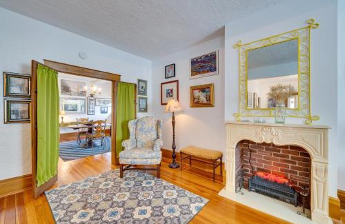 Mount Dora House | Spacious Home with Florida Room about 1 Mi to Lake Dora!