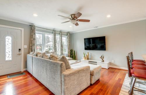 Severn House | Spacious Home with Tranquil Patio about 29 Mi to DC!