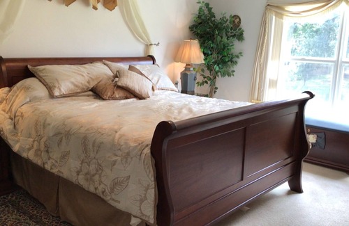 Spring Hill Villa | Spacious home with heated pool, near to all amenities