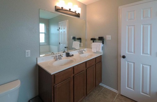Temple House | Spacious home with WiFi/AC