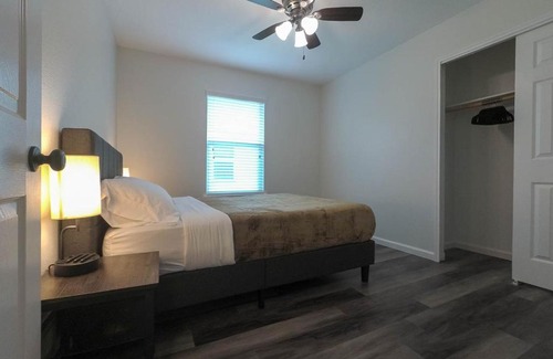 Temple House | Spacious home with WiFi/AC