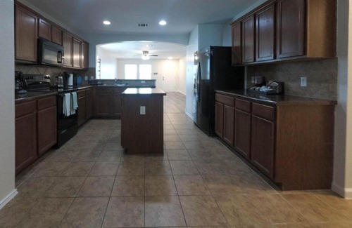 Temple House | Spacious home with WiFi/AC