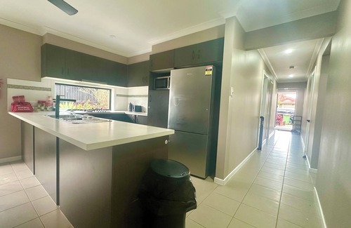 Redbank Plains House | Spacious House in Redbank Plains
