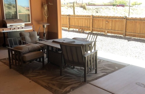 Bullhead City House | Spacious House close to Laughlin, Lake and River - lots of parking.