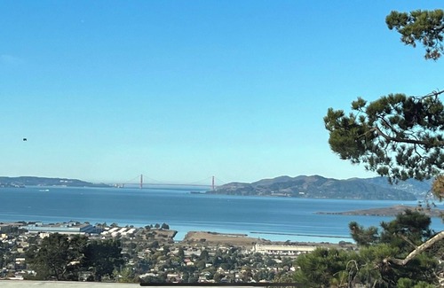 El Cerrito House | Spacious House in El Cerrito with bay view