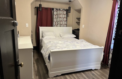 Des Moines House | Spacious house in the heart of Des Moines , Iowa