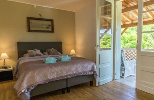 Courbiac House | Spacious house with 3 bedrooms and their own bathroom and toilet.