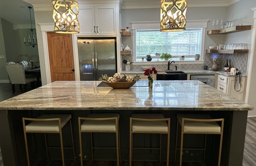 Seminary House | Spacious House with attached Studio apartment in a country setting on 6 acres!