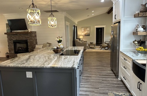 Seminary House | Spacious House with attached Studio apartment in a country setting on 6 acres!