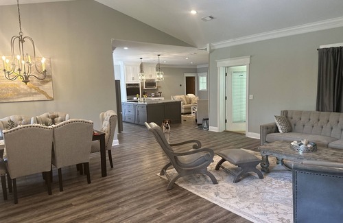 Seminary House | Spacious House with attached Studio apartment in a country setting on 6 acres!