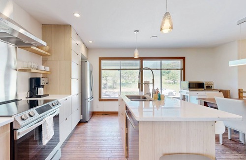 Cushing House | Spacious House with Modern Comforts and Nature's Playground Await