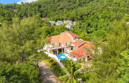 Glacis House | Spacious House with Shared Pool in Machabee