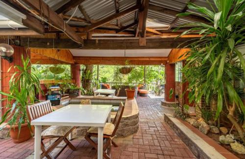 Glacis House | Spacious House with Shared Pool in Machabee
