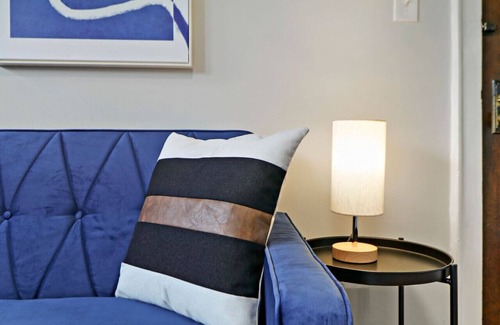 Irving Park Apartment | Spacious & Inviting 1BR Apt in Chicago