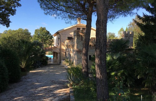 Monte San Pietrangeli Villa | Spacious, rural detached villa with swimming pool
