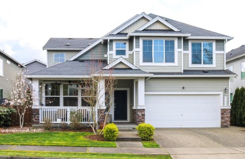 Kent House | Spacious Kent Home Near SeaTac Airport with Patio