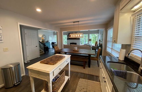 Gumlog House | Spacious Lake Hartwell home with large new dock
