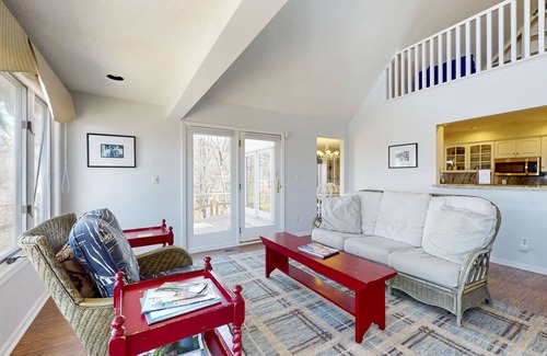 Holland Cottage | Spacious lakefront home with panoramic views and private beach
