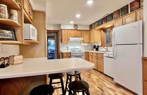 St Germain House | Spacious Lakefront Home on Lost Lake!