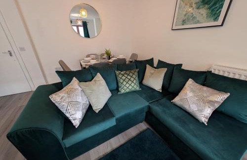 Northampton House | Spacious Large 4 Bed Contractor