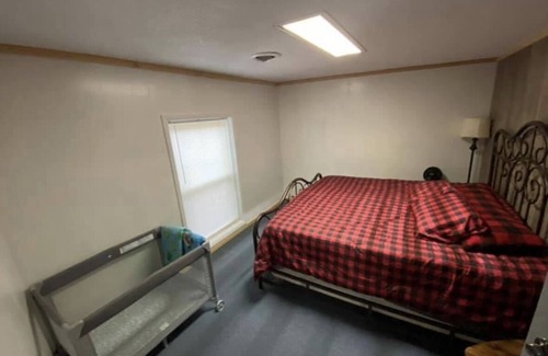 Bates Cabin | Spacious Lodge close to the Belle Starr Multi Use Trail System in the Ouachita’s