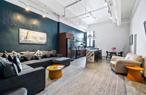 North Oakland Apartment | Spacious Loft 2 bedroom in N Oakland 400, sleeps 8
