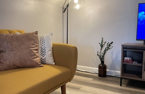 Florence House | SPACIOUS LOFT STEPS AWAY FROM DT FLORENCE!