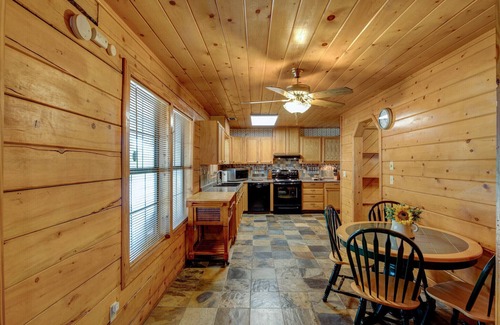 Granbury Cabin | Spacious Log Cabin For Your Entire family!