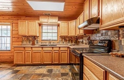 Granbury Cabin | Spacious Log Cabin For Your Entire family!