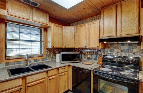 Granbury Cabin | Spacious Log Cabin For Your Entire family!