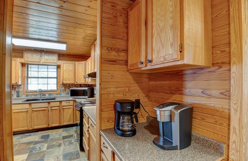 Granbury Cabin | Spacious Log Cabin For Your Entire family!