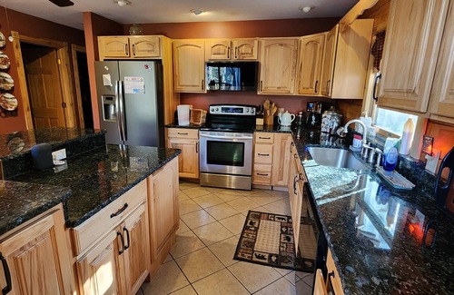 Brant Lake Cabin | Spacious Log Cabin on the Schroon River in the beautiful Adirondacks