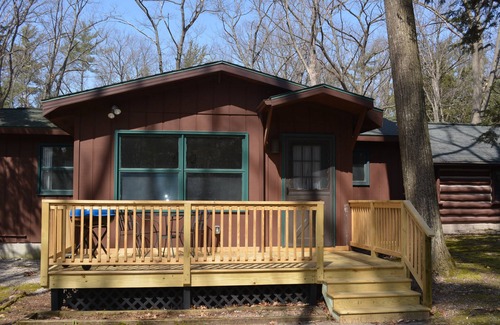 Honor House | Spacious Log Cabin - Sleeping Bear National Lakeshore