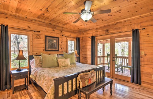 Dahlonega Cabin | Spacious Log Cabin w/ Deck, Fire Pit & Forest View