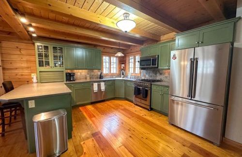 Warwick House | Spacious Log Home in Warwick