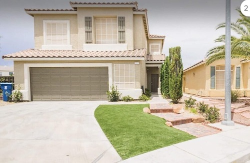 Sovana House | Spacious lovely 5-bedroom home in quiet cul-de-sac near the famous Strip.