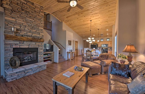 Torreon Cottage | Spacious & Lovely Getaway w/Deck in Show Low!