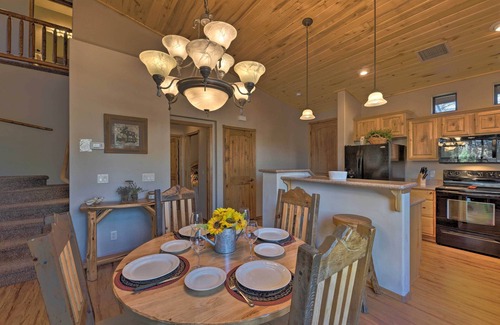 Torreon Cottage | Spacious & Lovely Getaway w/Deck in Show Low!