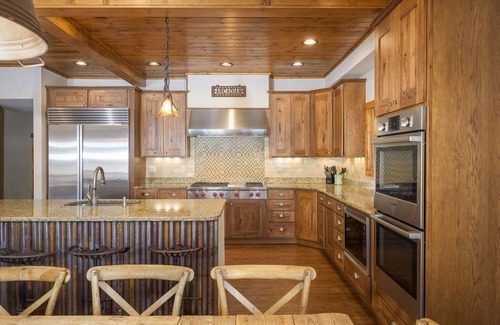 Winter Park House | Spacious & Luxurious 8-Bedroom Retreat in Downtown Winter Park on Vasquez Creek