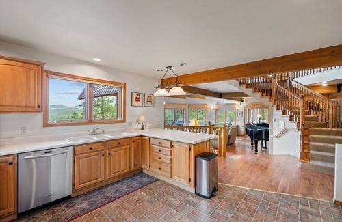 Hermosa House | Spacious Luxury Home Close to Downtown and Ski, Private Hot Tub, Amazing Views