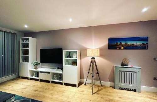 Ipswich Apartment | Spacious Luxury Waterfront Apartment