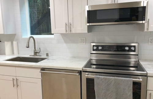 Victory Heights House | Spacious Maple Leaf Guest Suite